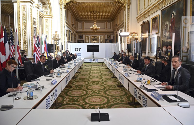七大工业国组织（G7）与欧盟高级代表4日到5日在伦敦举行外长会议，会后发表公报包括支持台湾有意义参与世界卫生组织（WHO）与世界卫生大会（WHA），并强调台湾海峡和平稳定的重要性，鼓励和平解决两岸问题。 美联社