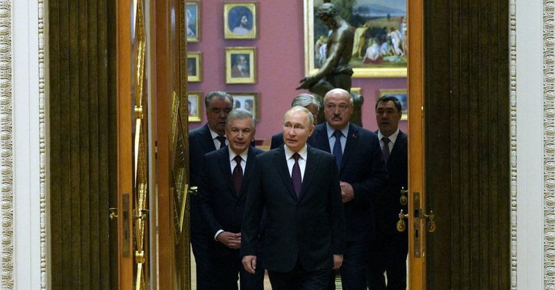 普亭27日与独立国协8国领袖于俄国圣彼得堡举行峰会。 （路透）