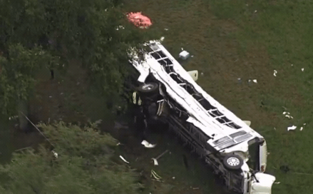 佛州严重车祸巴士翻覆 8死8重伤
