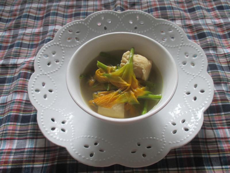 凍豆腐煮金針湯