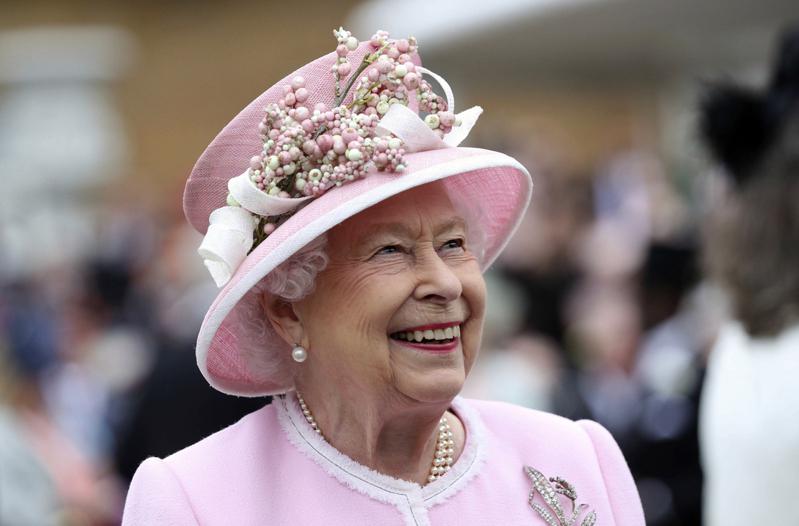 英國白金漢宮（Buckingham Palace）今天宣布，女王伊麗莎白二世（Elizabeth II）將不會出席今年夏天的皇家花園派對。美聯社