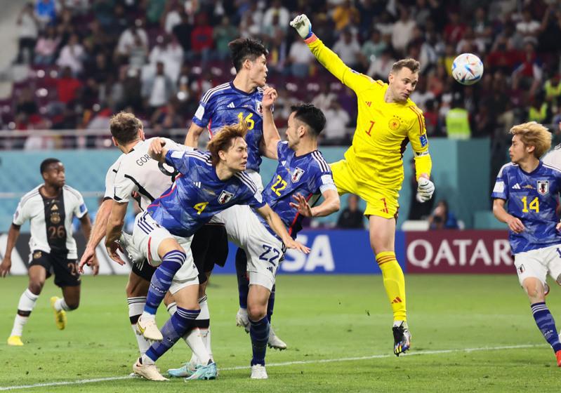 日本隊23日在世足分組賽逆轉勝德國，拿下第一勝。(新華社)