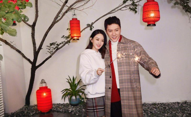 赵丽颖（左）与冯绍峰离婚，也被认为是难逃「女强男弱魔咒」。 图／摘自微博