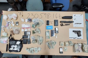 金山警局逮21歲女毒販 繳獲3.5磅毒品1把上膛槍枝
