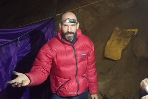 洞穴救援成功 美探險家受困土耳其千米深洞穴10天終獲救