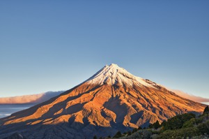 紐西蘭登山客從600公尺山坡墜落奇蹟生還 警驚呼太幸運