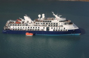 挪威郵輪擱淺格陵蘭近2天 206名乘客安全 丹麥出動救援