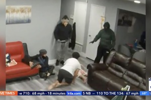4劫匪入室逼問錢財 5男女被綁戶主遭電擊