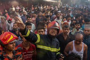孟加拉市場凌晨爆火災 數百間店陷火海燒毀 6小時才撲滅