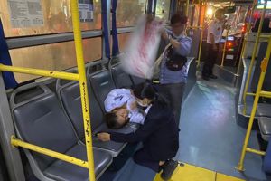 受不了濃濃榴蓮味 泰國公車售票員當場暈倒