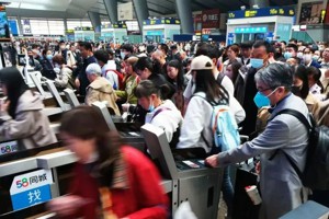 回家團圓難⋯中國中秋國慶8天長假 火車一票難求