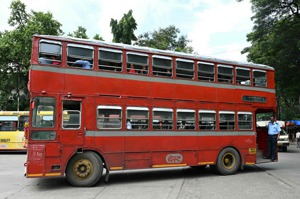 孟買老式雙層巴士走入歷史 老一輩市民不捨