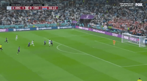 艾瓦雷兹（Julian Alvarez）近射破网，阿根廷2:0领先。（撷自Fox Soccer推特）