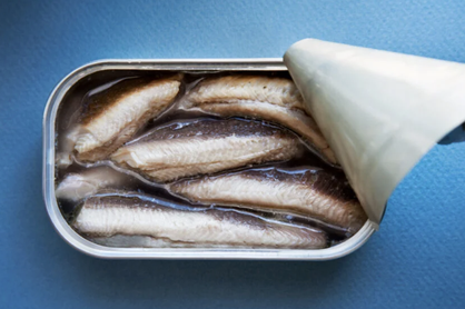 罐裝沙丁魚富含鈣和維生素D，這兩種營養素對骨骼健康十分重要。Getty Images