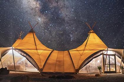 豪華帳篷度假村（Under Canvas）是首家獲得非營利組織「國際暗天協會」認證的住宿設施。取自Under Canvas網站