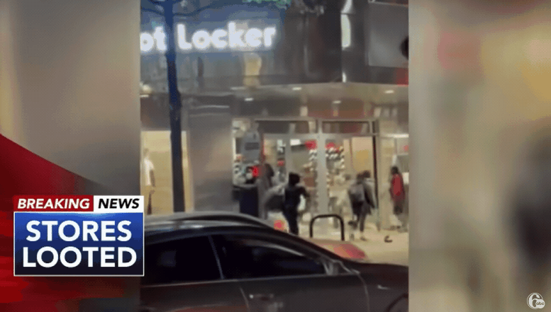 百多青少年戴著面罩晚間約8點來到費城的「中心城」(Central City)區，打劫蘋果專賣店等店家。（截取自6abc Philadelphia YouTube）