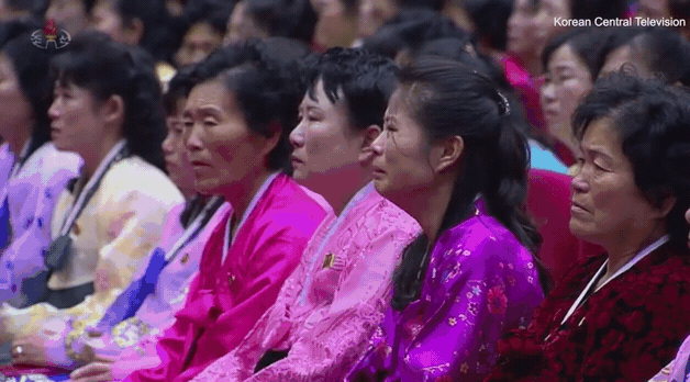 提及北韩少子化议题，金正恩"拭泪"吁女性多生育