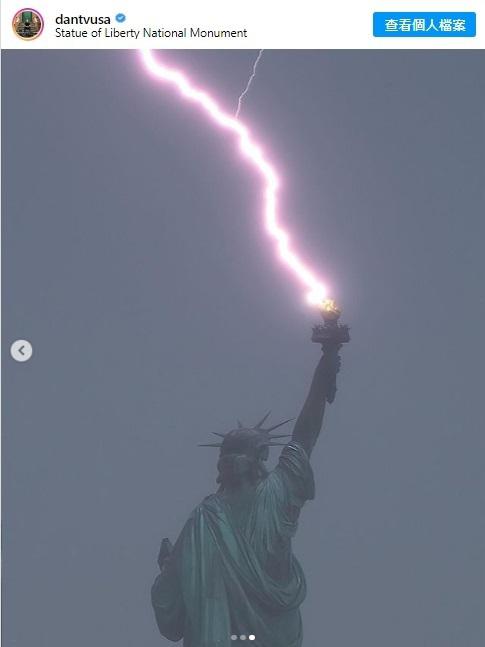 大纽约因暴雨近5万人无电用 自由女神被闪电击中