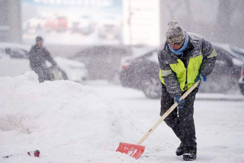 中國東北地區18日進入今年冬天第一波暴風雪最強時段。（新華社）