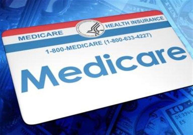 國會眾院逾百名民主黨議員提案，要將聯邦醫療保險(Medicare，俗稱紅藍卡)的參加年齡降至60歲。(本報資料照片)
