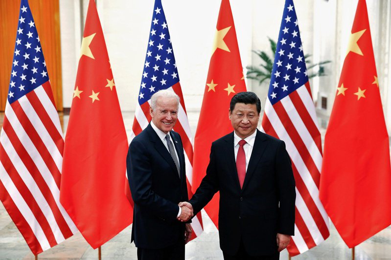 专家认为中国将是拜登今年最大的地缘政治挑战，图为2013年时任美国副总统的拜登，在北京会晤时任中国国家副主席习近平画面。 路透