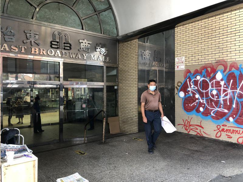 曼哈顿怡东商场在疫情期间有不少小商家关门，如今相当冷清。 (记者颜嘉莹/摄影)