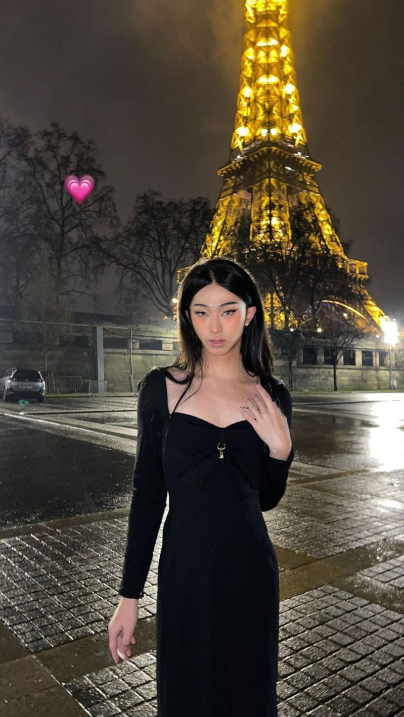 庾恩利聖誕節穿女裝在巴黎慶祝。（取材自Instagram）