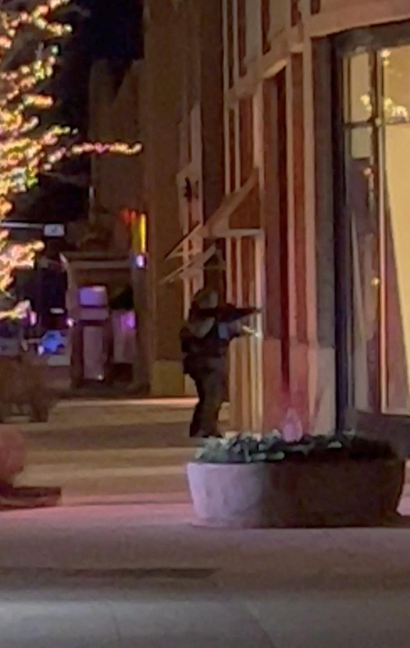 一名槍手在丹佛地區肆意開槍，之後被警方擊斃。路透