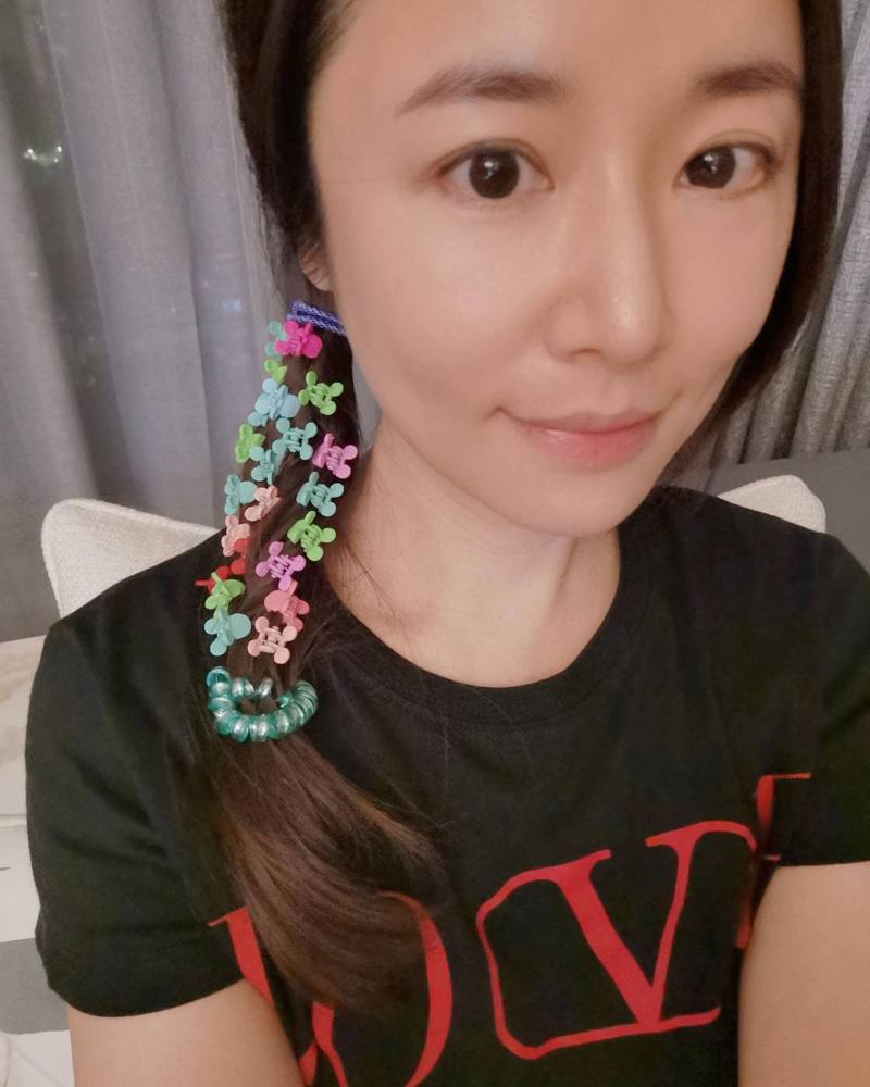 Lin Xinru posts her daughter's hair tied up in the community. Retrieved from Facebook