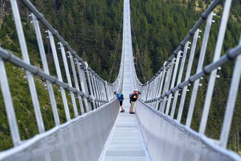 橫跨捷克東北部一處山谷的世界最長人行吊橋「天空之橋721」（Sky Bridge...
