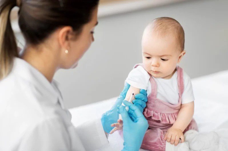 专家认为护理师露西应是用针筒将空气和牛奶注入婴儿体内。（示意图／ingimage）