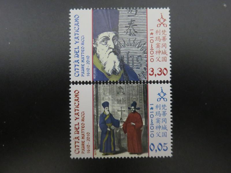 「利瑪竇逝世400周年紀念郵票」，下圖為利瑪竇和徐光啟。（圖作者提供）