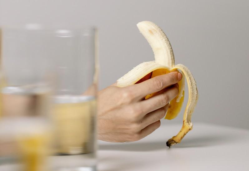 多吃富含鉀的香蕉，可以透過鉀來平衡鹽的主要成分鈉。取自pexels