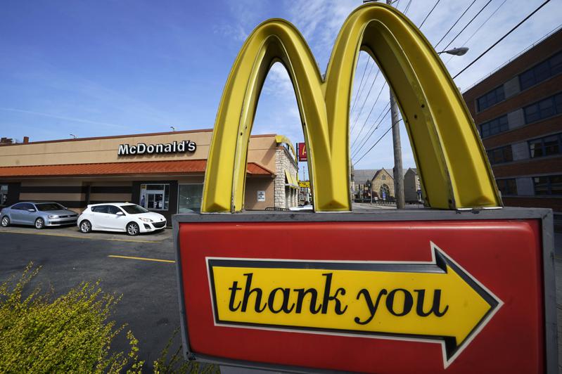 麥當勞要求員工在公司公布裁員決定期間居家工作。（美聯社）