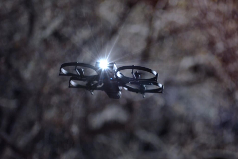 Brinc無人機搭載光學雷達，可在室內巡航。（擷自Brinc Drones）