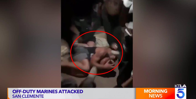南加海军陆战队员被40多名暴徒殴打 视频全录
