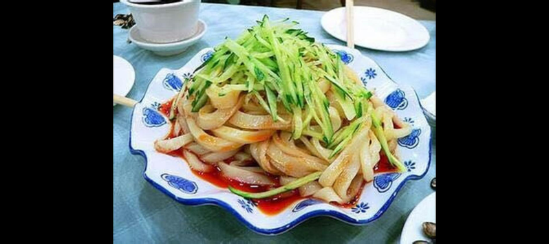 上海多家饭店因凉皮上放黄瓜丝遭罚 因为没有…