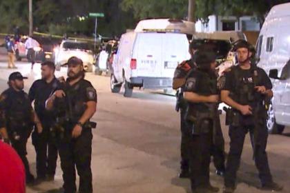 德州沃斯堡在國慶日前夕發生大規模槍案，造成至少3死8傷。圖為警方在當地街坊節現場調查。(美聯社)