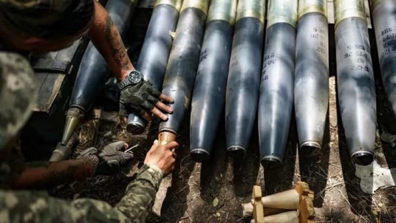 金融時報披露，烏克蘭軍隊的砲兵組員一直對著俄羅斯軍隊陣地發射北韓製造的火箭。受訪的砲兵指揮官表示，儘管有著可靠性方面的問題，官兵還是樂於使用。（取材自推特）