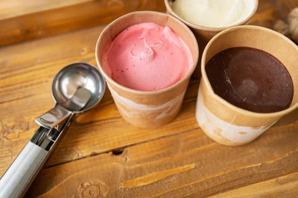 一位日本網友和老公分食冰淇淋，但分食方式引起討論。示意圖，非當事人及事物。（圖片來源／ingimage）