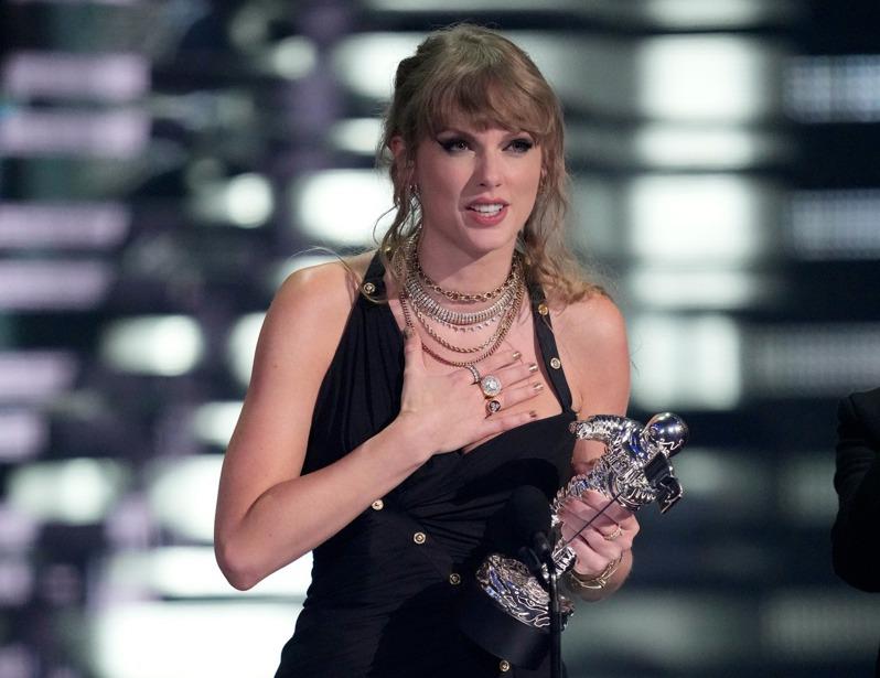 泰勒絲在MTV音樂錄影帶大獎拿下9大獎。(美聯社)