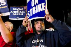 美國聯合汽車工會（UAW）周五選擇底特律三大汽車巨擘各一家工廠發動同步罷工。（路透）