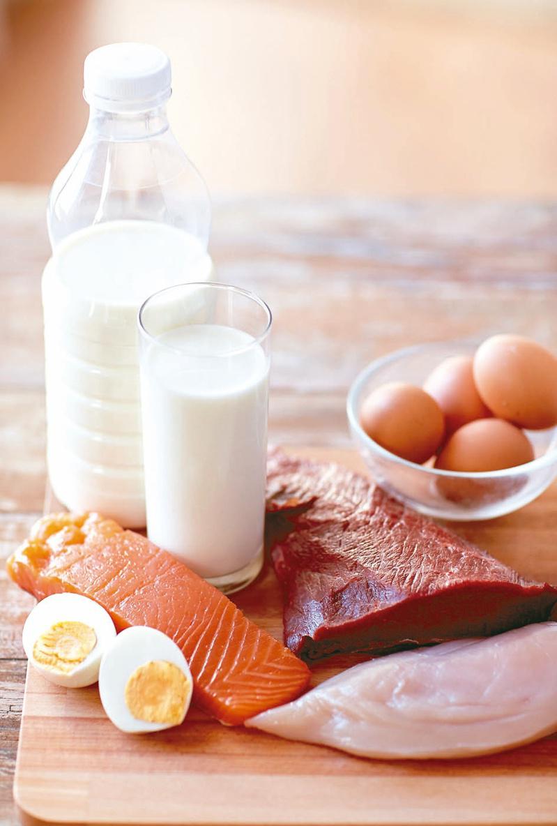 糖尿病腎病變患者要注意蛋白質攝取量，吃太多蛋白質長期以來可能造成腎功能衰退。（本...