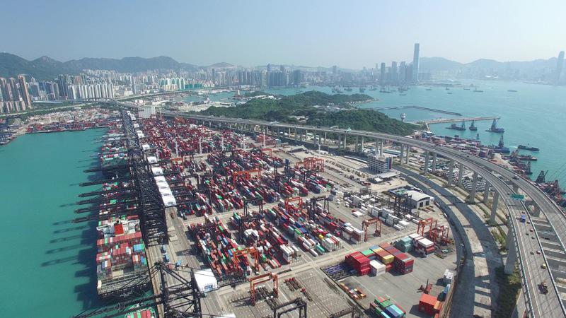 香港今年首7個月貨櫃吞吐量按年減近16%，圖為葵涌碼頭。（新華社）