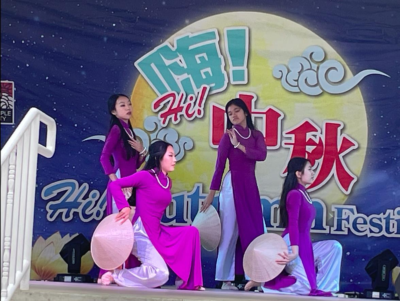 越南裔舞團通過舞蹈，帶領觀眾體驗越南不同地區和時節的美麗。（記者邵敏╱攝影）