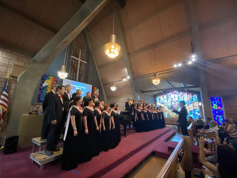 北加州台大校友合唱團在庫比蒂諾聯合教堂演出。（記者徐蓓蓓╱攝影）