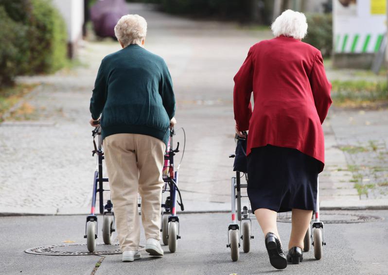 全國約六分之一人口年齡超過65歲，其中56%的老人需要長期照護，但是無論聯邦醫療保險或醫療補助計畫都無法提供足夠的長照服務。（Getty Images）