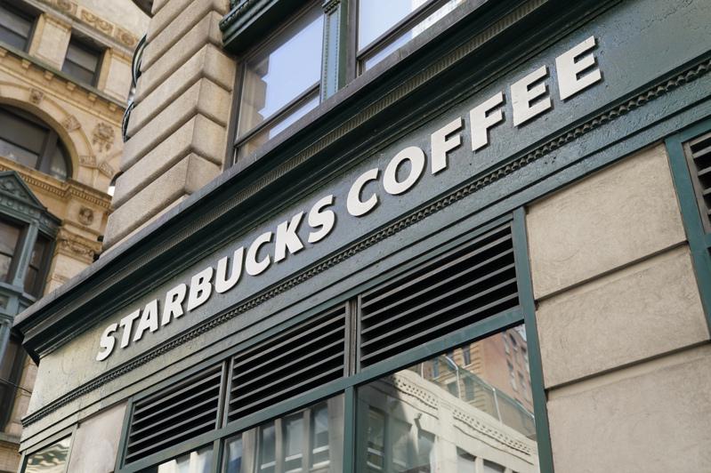 連鎖咖啡店星巴克（Starbucks）挨告，遭集體指控其數款水果飲料不含水果。（美聯社）