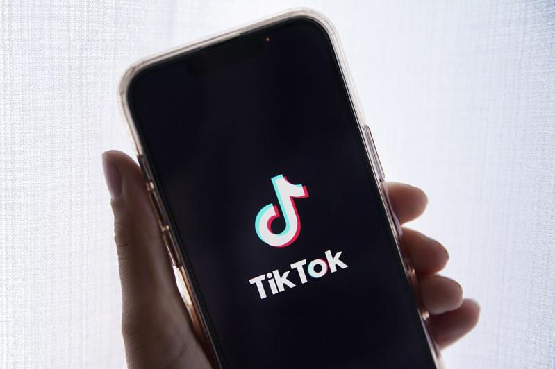 短影音平台「TikTok」受使用者歡迎，但用戶資安受到質疑。（歐新社）