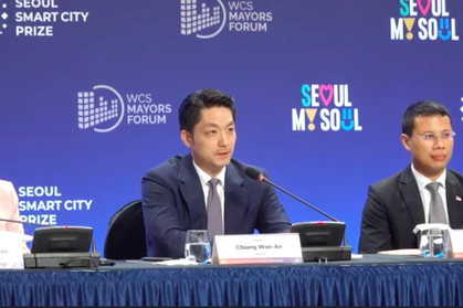 台北市長蔣萬安出訪韓國首爾參加「世界城市高峰會市長論壇」，就「數據導向下的創新實踐」為題發表演說。(圖：北市府提供)